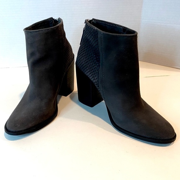 Steve Madden “Replay” Smokey Gray Suede Block Heeled Bootie Size 7M - Picture 2 of 11